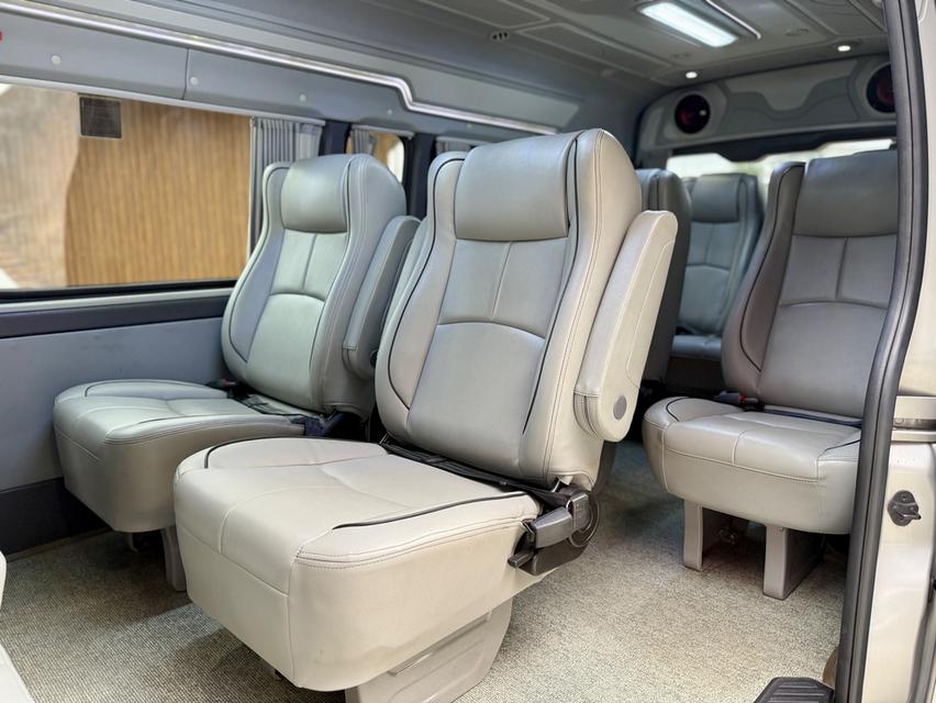 TOYOTA COMMUTER 2.8 2020   12
