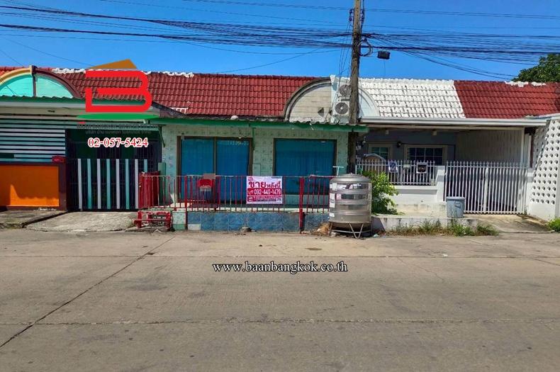 ทาวน์เฮาส์ ชั้นเดียว เนื้อที่ 19.4 ตร.ว. หมู่บ้านณัฐวดี, ใกล้ตลาดนัดคลอง 8 ถนนรังสิต-นครนายก ตำบลลำผักกูด อำเภอธัญบุรี 1
