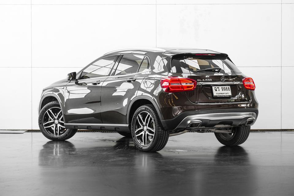 2016 Mercedes-Benz GLA200 W156 1.6 Urban SUV สีน้ำตาล เลขไมล์ 107619 กม.