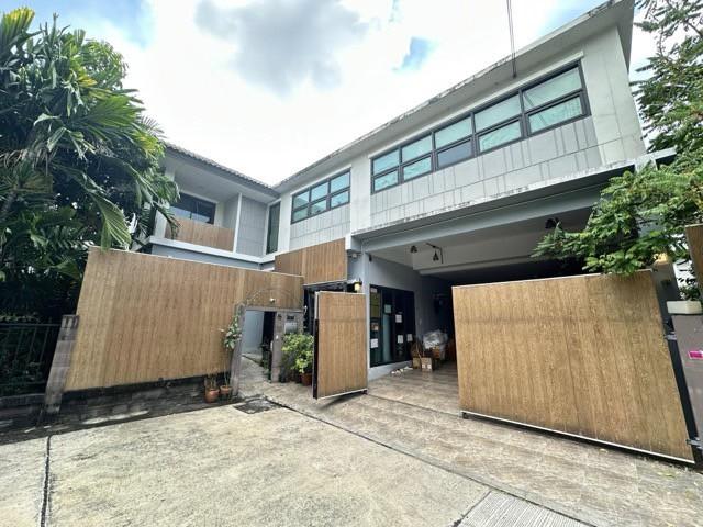 ขายบ้านเดี่ยว 2 ชั้น เนื้อที่ 68 ตรว.หลังมุม The Plant Estique ซอยพัฒนาการ 38 เหมาะสำหรับครอบครัวใหญ่ 10 นาทีถึงเอกมัย ทองหล่อ