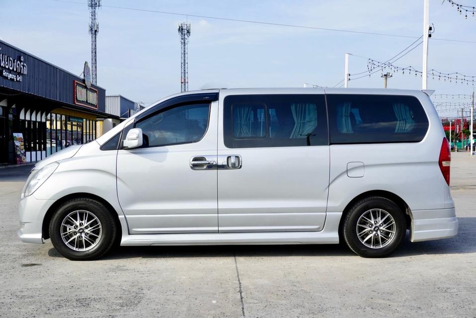 Hyundai Grand starex 2.5 Vip 7 ที่นั่งเครื่องยนต์: ดีเซล เกียร์: ออโต้  ปี : 2011 สี: เทา 5