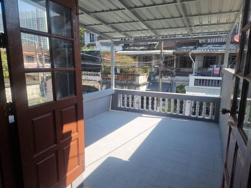 ขายทาวน์เฮ้าส์ 3 ชั้น ซอยชักพระ 10 ตลิ่งชัน บ้านสวย ทาสีปูกระเบื้องให้ใหม่ทั้งหลัง ใกล้เซ็นทรัล ปิ่นเกล้า 11