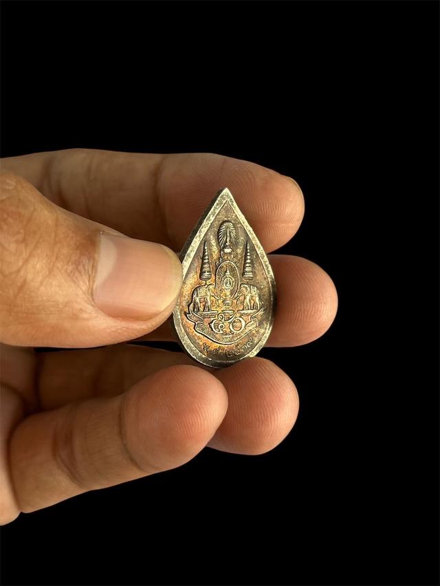 เหรียญหยดน้ำ พระแก้วมรกต ปี39 เนื้อเงิน 3