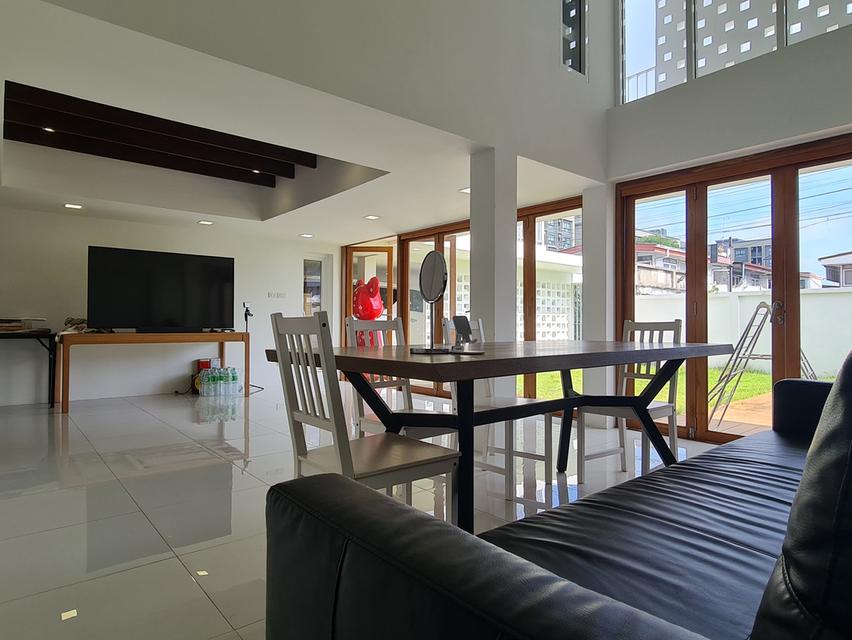 ขายด่วน (จะย้ายไปต่างประเทศ) บ้านสวยพร้อมอยู่ 60 ตรว. Minimal Style by Renos หมู่บ้านเสรี-รามคำแหง-พระราม 9 (Seri Village Ramkhamhaeng-Rama9 ) 14