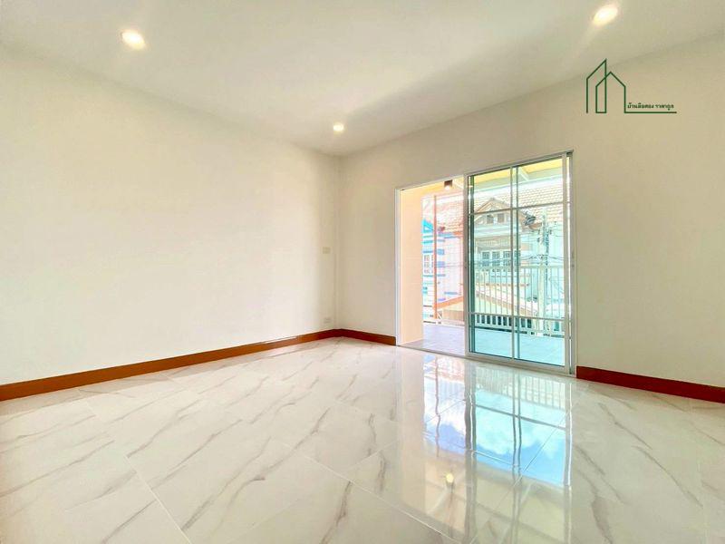 ทาวน์เฮาส์ รีโนเวทใหม่ หมู่บ้านปิยวรารมย์ ถนนบ้านกล้วย-ไทรน้อย ฟรีโอน  11