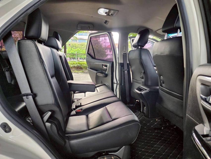 Toyota Fortuner 2.4 V 4WD AT ปี 2021 14