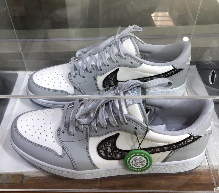  รองเท้า ดิออร์ไนท์กี้ รุ่น Dior x Jordan 1 Low 1
