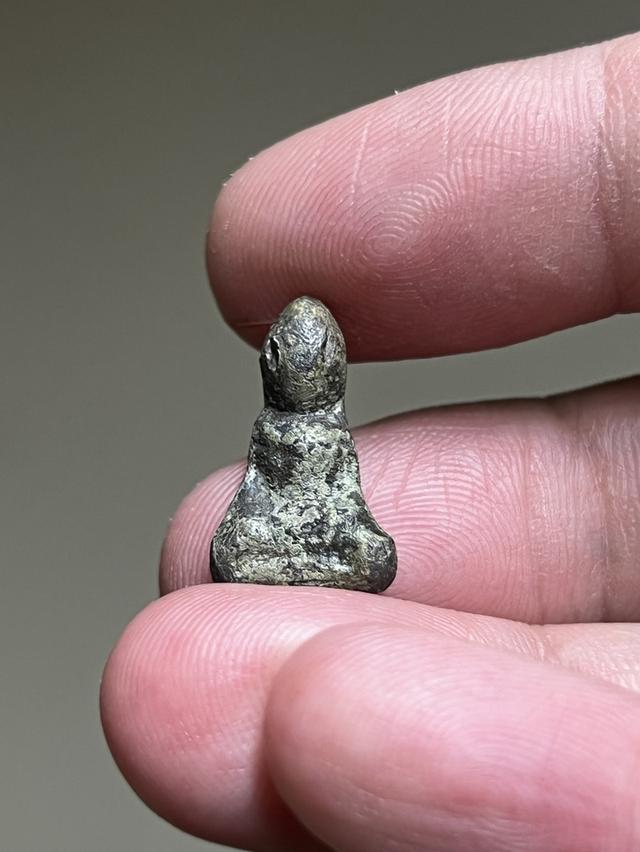 พระเนื้อชินสนิมเขียวเก่า