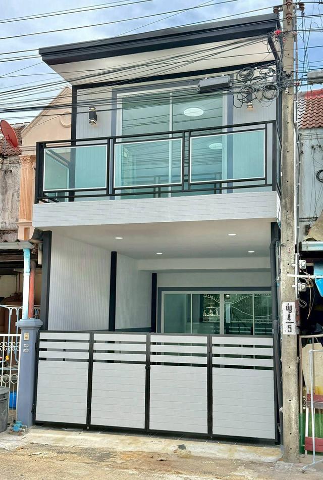 บ้านซอยบางศรีเมือง ทำเลดีใกล้แยกนครอินทร์พระราม5 ทาวน์เฮาส์ 2 ชั้น ตกแต่งใหม่มีระเบียงด้านหน้า  ทำเลดีใกล้แยกนครอินทร์พระราม5 18