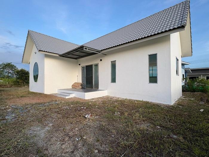 ขายบ้านสวยสร้างใหม่ สไตล์โมเดิร์น ขนาด 65 ตรว บรรยากาศดี ถนนเชียงใหม่-ดอยสะเก็ด เชียงใหม่.