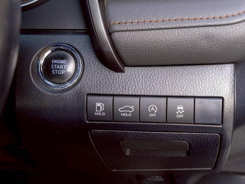 Toyota Camry 2.0G ปี 2019 (เข้าศูนย์ทุกระยะ) เจ้าของเดียว สภาพสวย สีเดิมทุกจุด ยางปี 2024 9