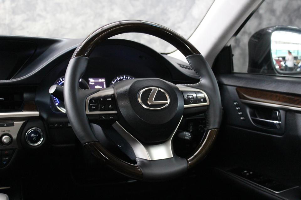 รหัสรถ JRS5482 Lexus ES300h ปี 2017 10