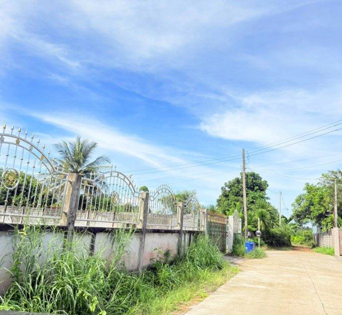ขายที่ดินดงขี้เหล็กถมแล้วรอบรั้วเนื้อที่ 358 ตรว. ติดวิวเขาหลังโรงเรียนไทยรัฐวิทยา7 เมืองปราจีนบุรี 4