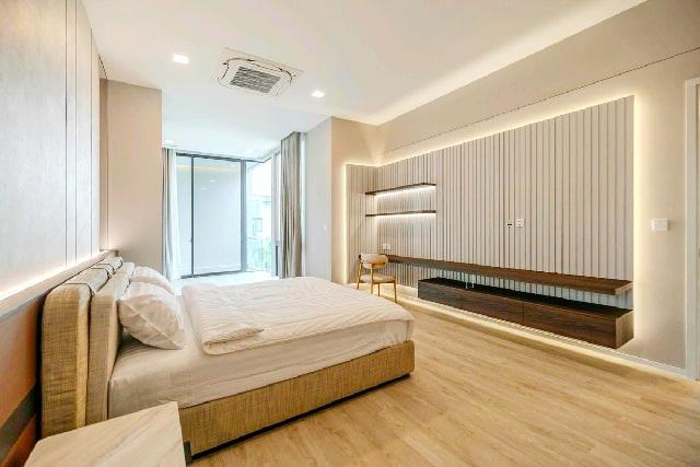 ให้เช่าบ้านเดี่ยวหรูหรา 3 ชั้นหลังมุม นานาชาติ Wellington 900 ม. VIVE กรุงเทพกรีฑา MRT ศรีกรีฑา 2.8 กม. 4 นอน 5 น้ำ 3