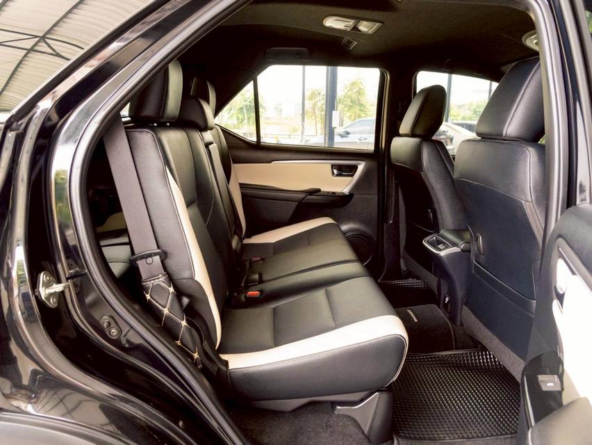 Toyota Fortuner 2.8 Legender 4WD ปีจด 2021 14