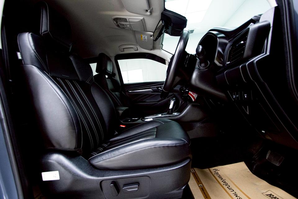 ISUZU MU-X 3.0 Phantom Collection Ultimate 2WD  2023  9