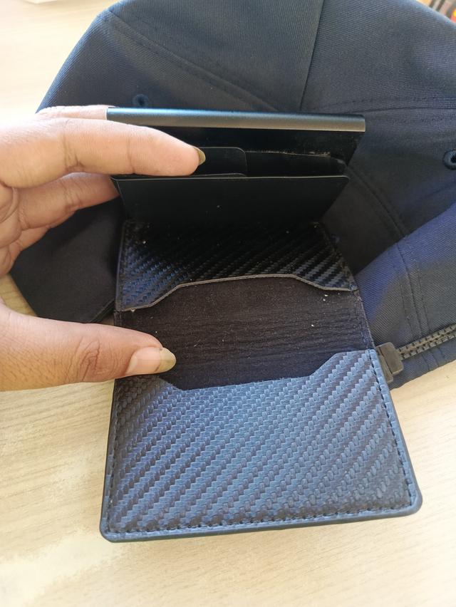 กระเป๋าหนังใส่เงินใส่บัตร ATM บัตรประชาชนและบัตรต่างๆ