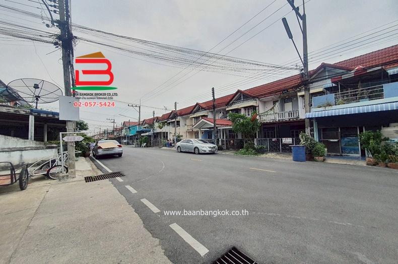 ทาวน์เฮาส์ หมู่บ้าน อยู่เจริญ 1 (คลอง 4 ลำลูกกา) เนื้อที่ 17 ตรว. ถนนรังสิต-นครนายก ต.บึงยี่โถ อ.ธัญบุรี จ.ปทุมธานี 1