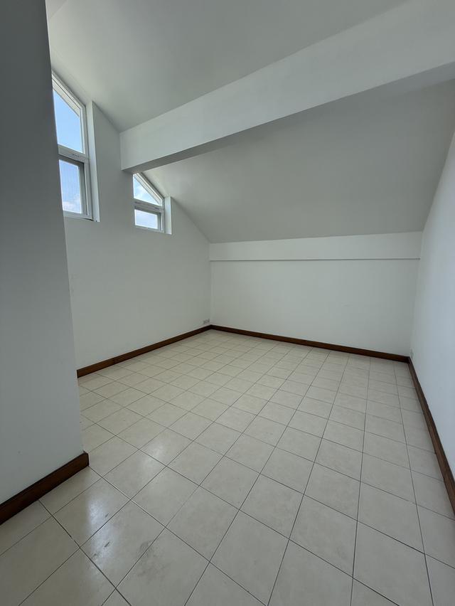 House/Private Unit for Rent in Ekkamai 22 | Separate Entrance | Independent Living Space in a Semi-Detached House 17