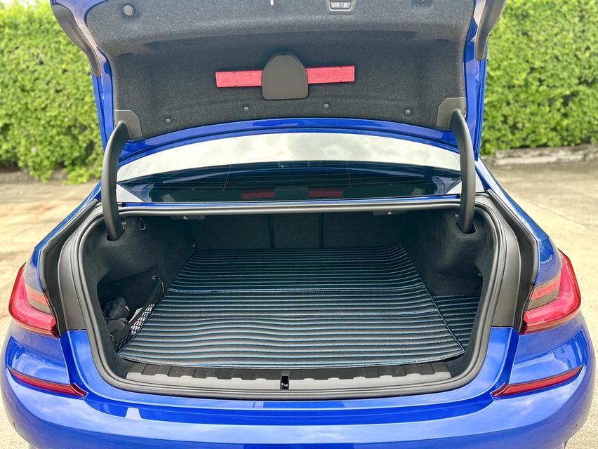 BMW 330e M Sport 8