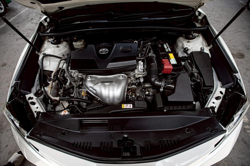 Toyota Camry 2.0G ปี 2019 สีขาว  9