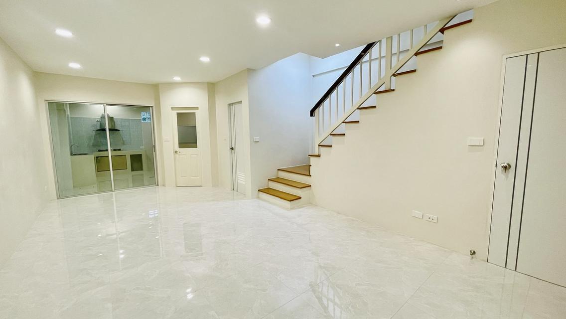 ทาวน์เฮาส์  กรุงเทพ กรีฑา7 3