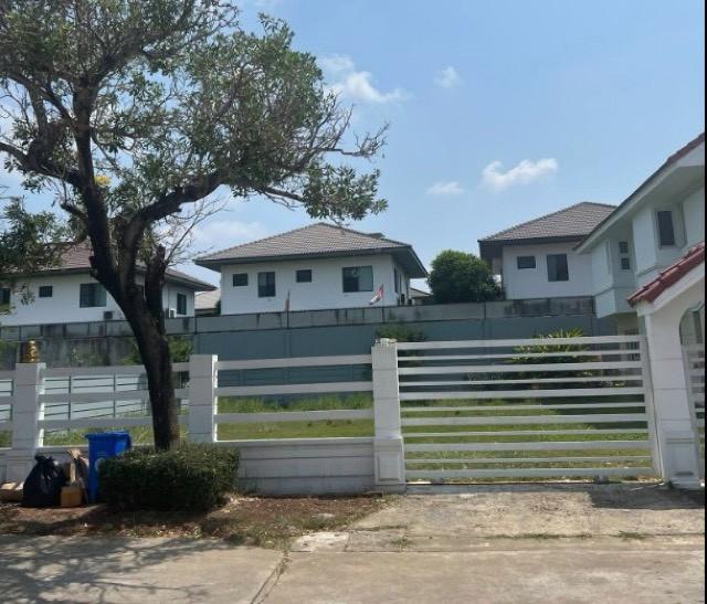 ขายที่ดินแปลงสวย 101 ตร.วา หมู่บ้านบารเมษฐ์ ใกล้สวนหลวง ร.9 หมู่บ้านเงียบสงบ ปลอดภัย มีระบบรักษาความปลอดภัยตลอด 24 ชั่วโมง เหมาะสำหรับผู้ที่ต้องการสร้