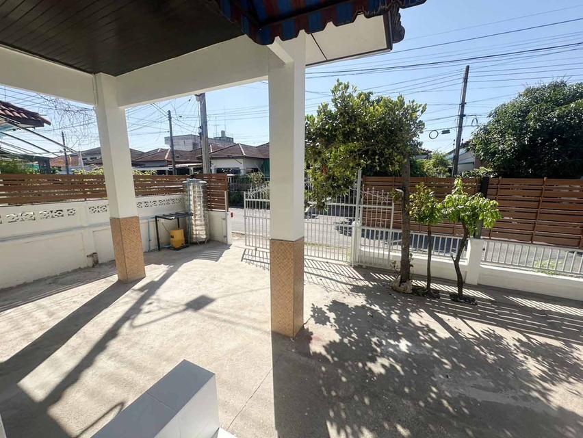 ให้เช่าบ้านเดี่ยว 1 ชั้น  บงกช 5 คลอง 2 ปทุมธานี 54 ตรว.3นอน 2น้ำ 1ครัว จอดรถ 2 คัน Renovate ใหม่  มีเฟอร์และเครื่องใช้ไฟฟ้าครบ แอร์ 3 ตัว 13