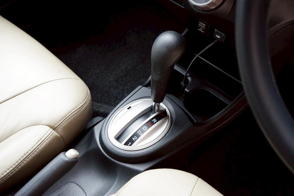 2012 HONDA JAZZ 1.5V 12