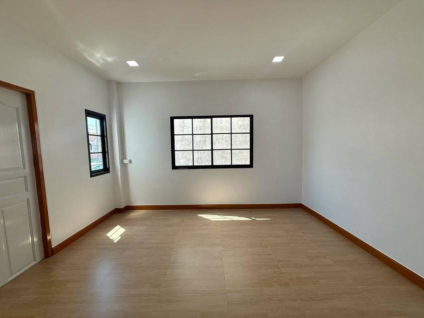 💥🏡 ขายบ้านราคาถูก หนองจอก! บ้าน 2 ชั้น ถนนเมน ค้าขายได้ ฟรีค่าโอน แถมเฟอร์นิเจอร์ครบ! 13