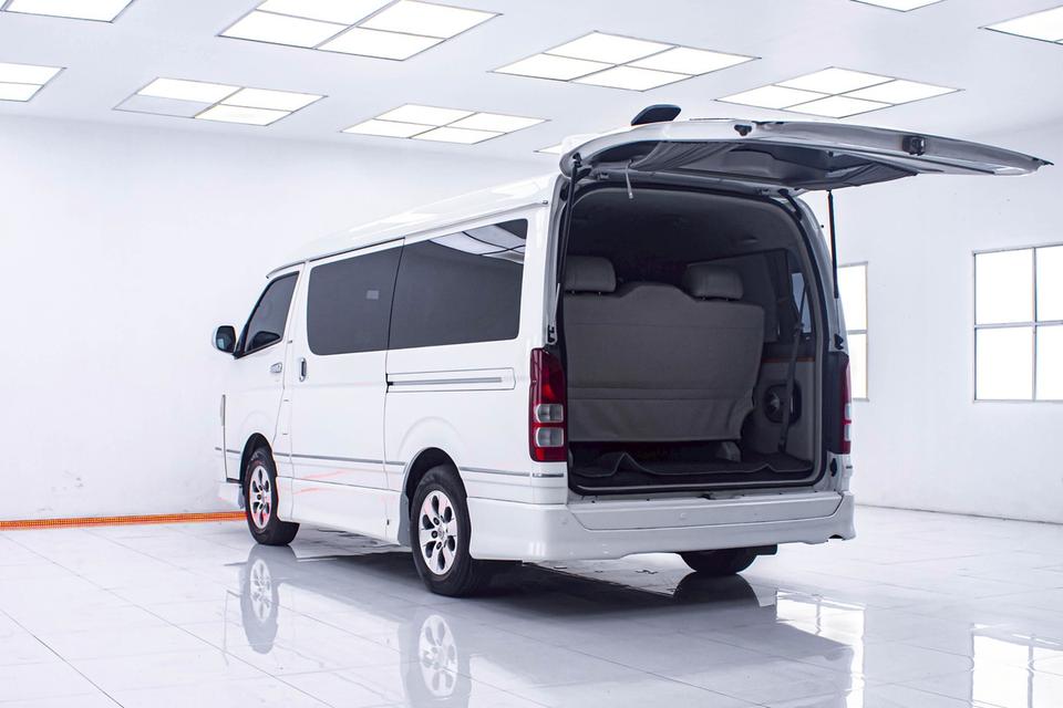 TOYOTA VENTURY 2.7 MAJESTY 2009  15