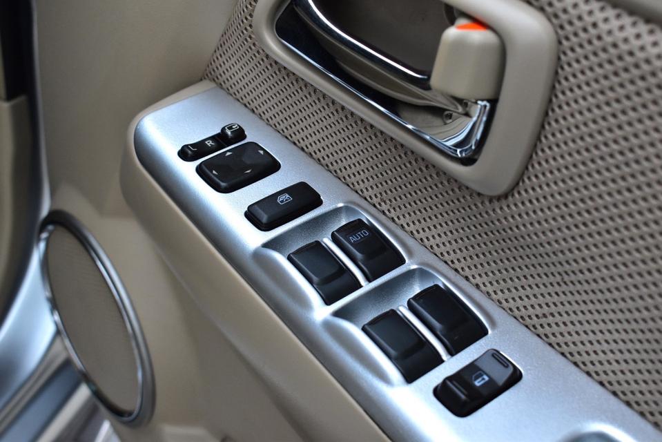 รหัสรถ PB9713 ISUZU DMAX 2.5 TITANUM HILANDER สี่ประตู ดีเซล ปี2011  16