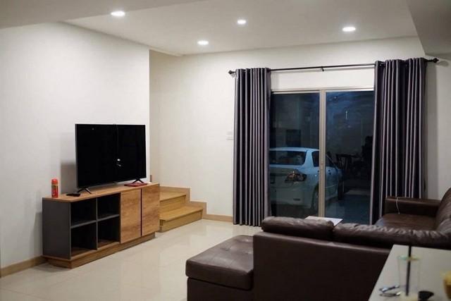 ให้เช่าบ้านพานทองชลบุรี ให้เช่าบ้าน 2 ชั้น มบ.แฟมมิลี่ซิตี้-พานทอง บ้านแฝดสไตล์เดี่ยว 2 ชั้น พื้นที่ 38.5 ตรว. 3 ห้องนอน 2