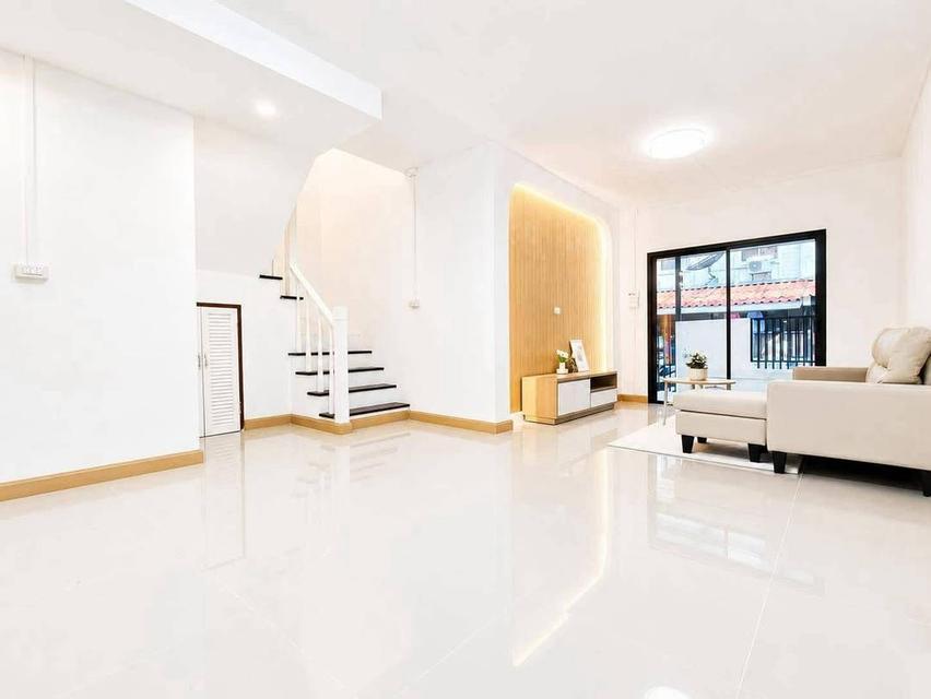 หมู่บ้านพฤกษา 33  ซอยวัดลาดปลาดุกทาวน์เฮาส์  2 ชั้น ตกแต่งใหม่พร้อมอยู่ มีรถประจำทางเข้าในหมู่บ้าน 8