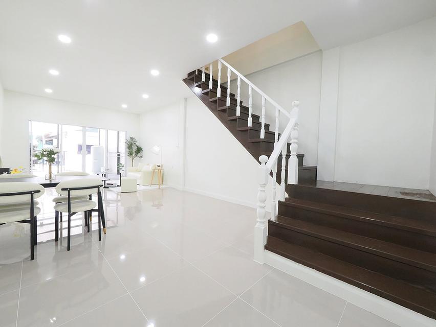 ขายราคาพิเศษ ทาวน์เฮ้าส์ 2 ชั้น ขนาด 20.2 ตร.ว ม.กลางซอยวิลเลจ2 3ห้องนอน 2ห้องน้ำ ทำเลดีมาก รีโนเวท ใหม่ทั้งหลัง พรีเมี่ยม พร้อมเฟอร์[ลำลูกกา - คลอง4] 7
