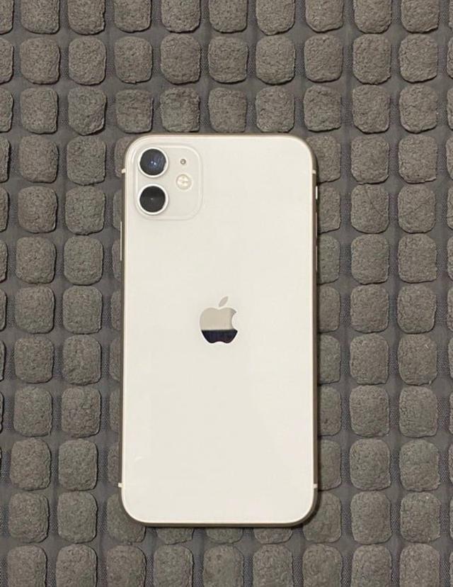 iPhone 11 สีขาว