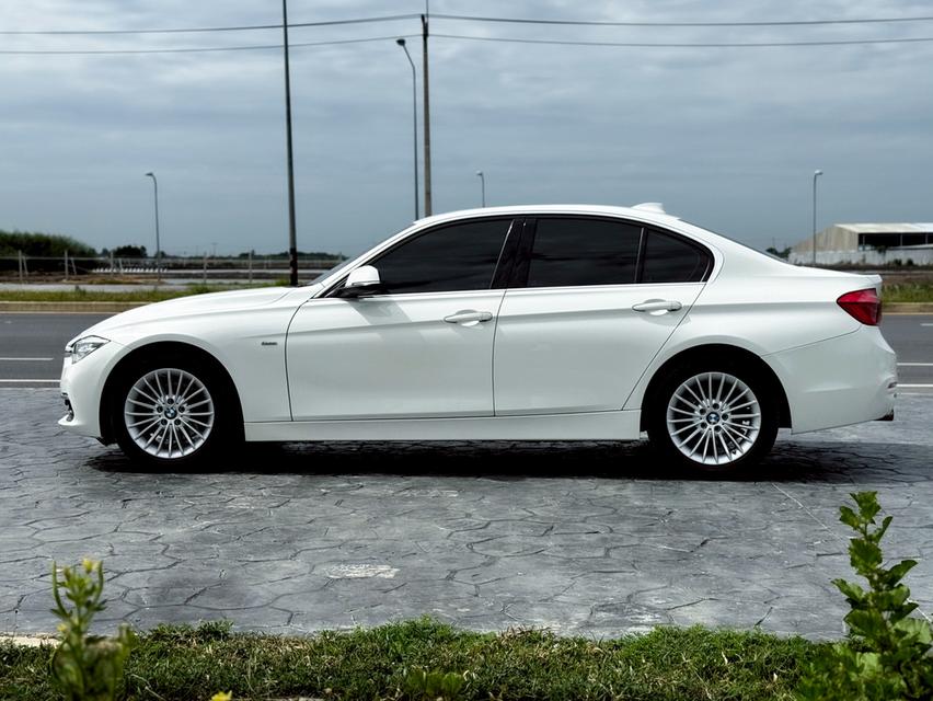 BMW 320d Luxury ปี 2015 สีขาว สวยสภาพดี 9