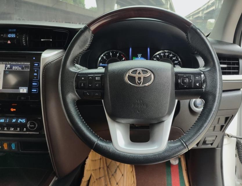 Toyota Fortuner 2.4 V AT 2WD ปี 2018  6