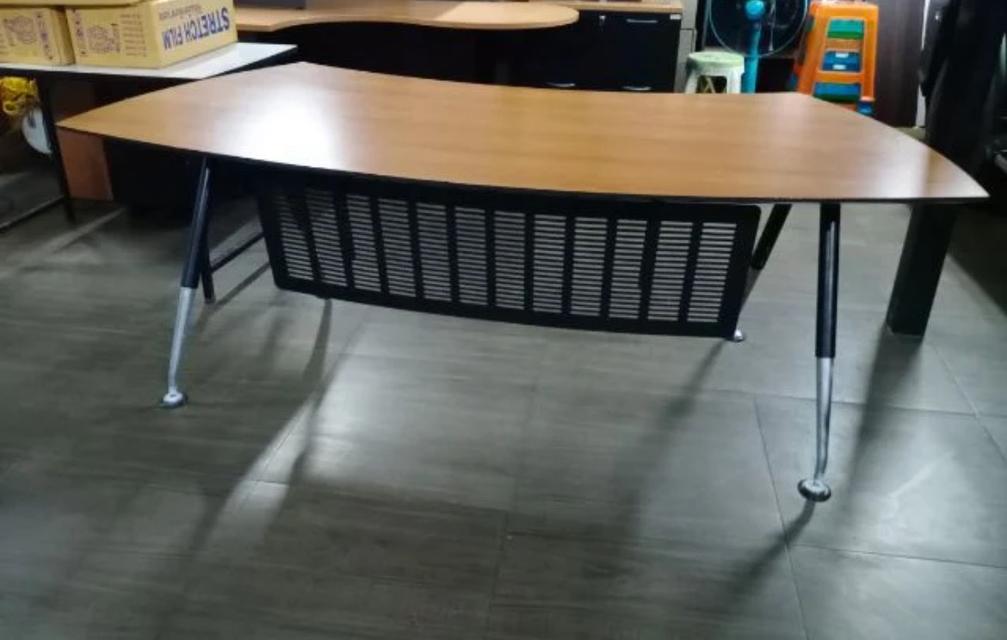 โต๊ะทำงานทรงโค้ง 2