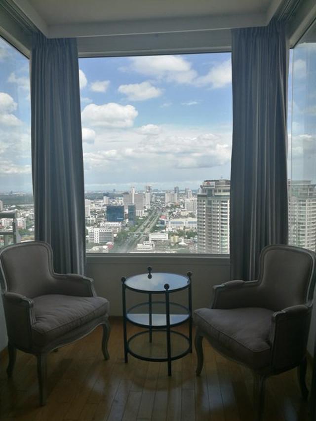 Condo for Rent : The Empire Place 2