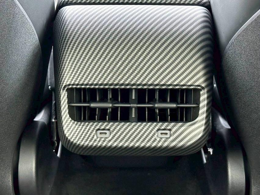 Tesla Model Y Performance ปี 2023 16