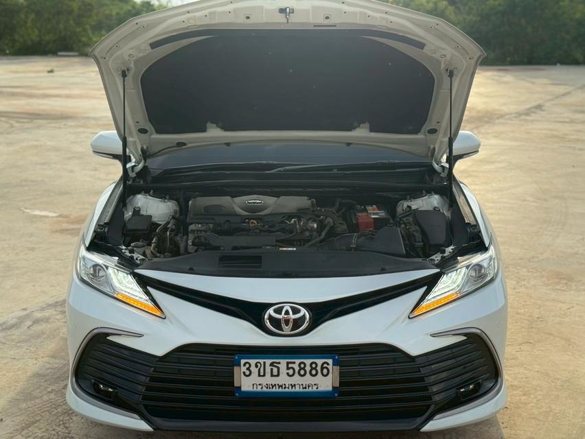 TOYOTA. CAMRY  Sedan 4dr Sport SA 8sp FWD 2.5 (MNC)  Y2022 สีขาว  ออโต้ 16