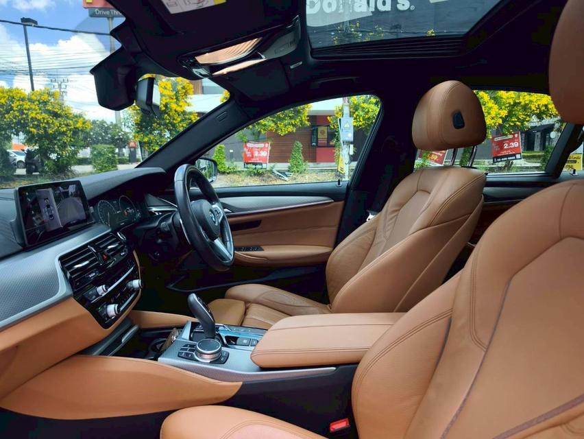 รหัสรถ KPV53 2019 BMW 530e 2.0 M SPORT สีดำ 9