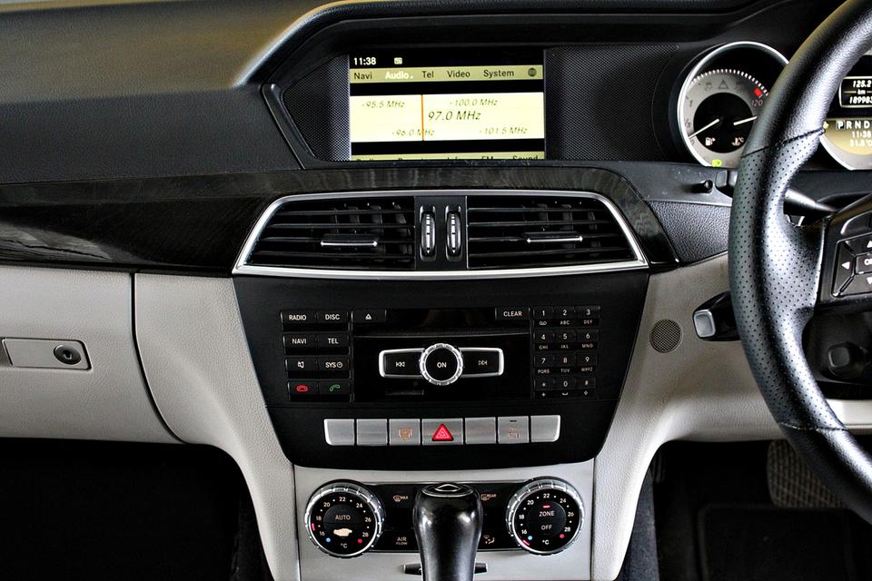 Mercedes-Benz C250 CGI Avantgarde Facelift (W204) ปี 2012 สีเทา รูปที่ 15