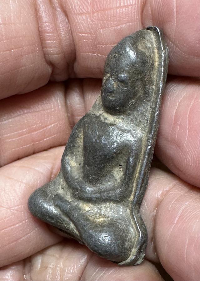 🙏พระคงลำพูน🙏พระกรุเนื้อชิน องค์ละ 800 รูปที่ 17