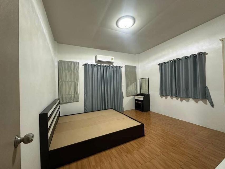 New Renovate Townhouse ร่มเกล้า ซอย 6 34 ตรว 2 ห้องนอน 2 ห้องน้ำ 2 ที่จอดรถ  2.35 ลบ 13