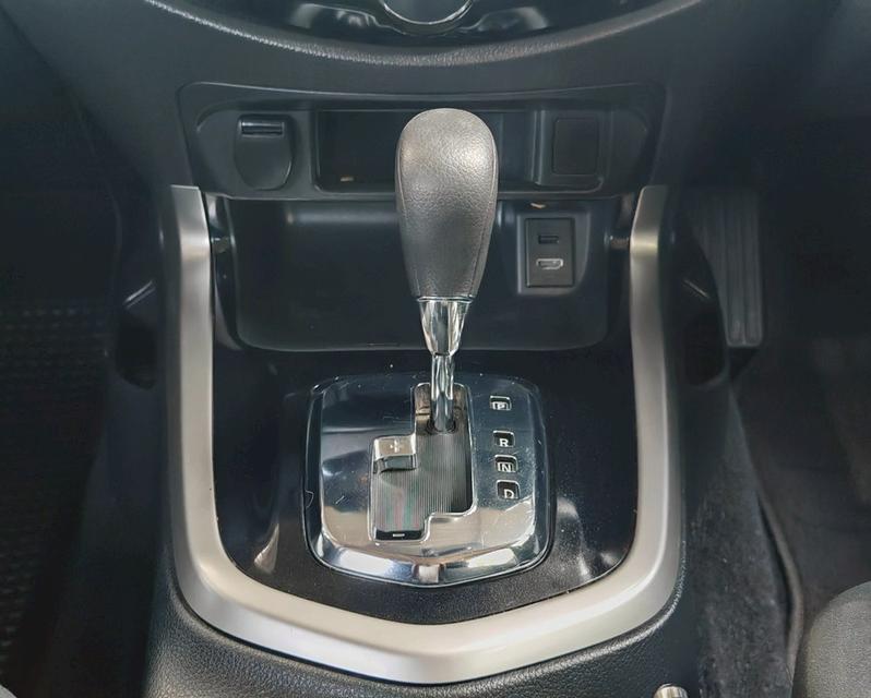2019 NISSAN NAVARA 2.5V DOUBLE CAB CALIBRE 11