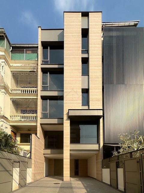 ขายโฮมออฟฟิศ 4.5 ชั้น 536 ตรม. ซอยปรีดี 14 (สุขุมวิท 71) ใกล้เอกมัยทองหล่อ รีโนเวทใหม่ทั้งหลัง มีลิฟต์และระบบ Smart Home 1