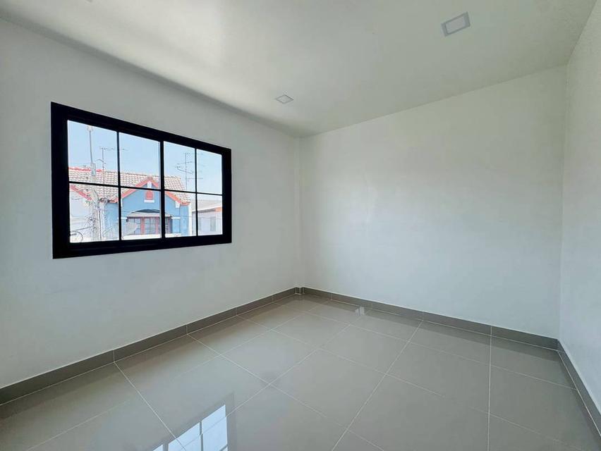 หมู่บ้านธารทอง2  ซอยวัดลาดปลาดุก ทาวน์เฮาส์ 2 ชั้นหลังมุมถนนเมน ห่างจากปากซอยวัดลาดปลาดุกเพียง 1 กม. 14