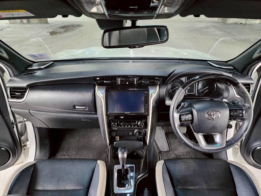 ขายรถ Toyota Fortuner 2.8 Legender 4WD ปี 2022 สีขาว เกียร์ออโต้ 15